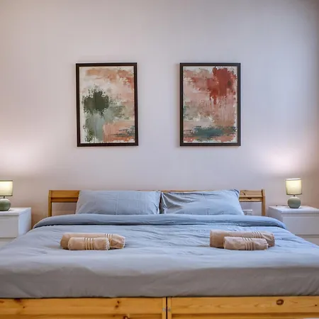 Spacious 4 Bedroom & 4 Bathrooms Apartment *