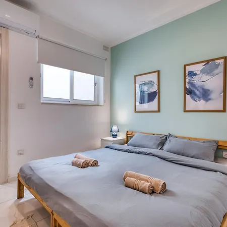 Spacious 4 Bedroom & 4 Bathrooms *
