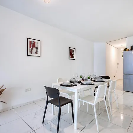 Spacious 4 Bedroom & 4 Bathrooms Apartment Pietà