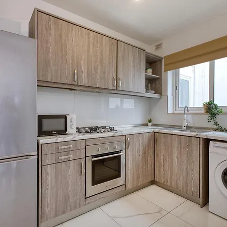 Spacious 4 Bedroom & 4 Bathrooms Pietà